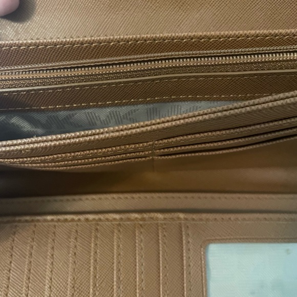 MK Wallet - Picture 7 of 7